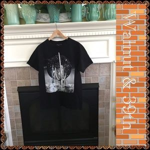 Walnut & 39th graphic tee, size M